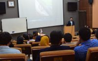 سخنرانی مهندس علمدار در جمع پزشکان و دندانپزشکان در دانشگاه تهران